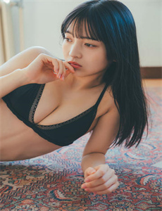 《巨鲨大战食人鳄》